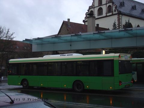 Von November bis Januar war Wagen 190 ohne Werbung unterwegs, hier am 11. Dezember unter grauem Himmel am Stadtschloß