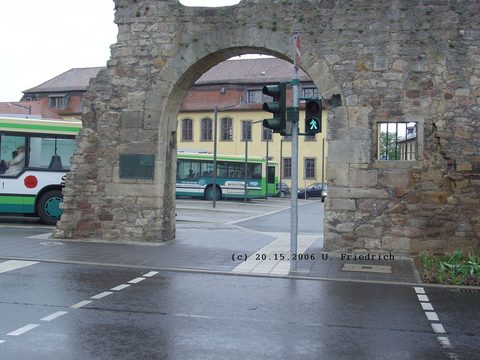 Blick durchs Heertor, einem Rest der alten Stadtmauer