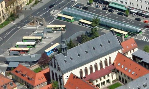 Hier einmal der heutige Busbahnhof aus ungewöhnlicher Perspektive. Herzlichen Dank an Herrn Karpe, der diese Luftaufnahme freundlicherweise zur Verfüg