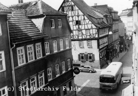 Die Linien 8 und 9 fuhren in alten Tagen durch die Karl- und die Marktstraße (wobei ich mich nur an die Version Brauhausstraße-Karlstraße erinnern kan