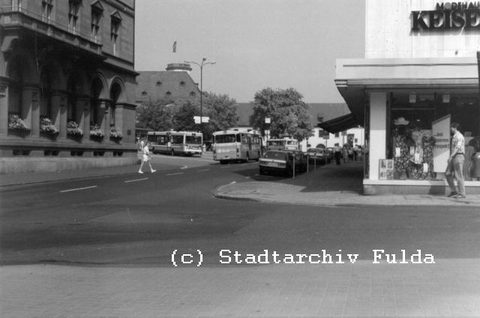 Die Tage der Standard I Wagen sind leider gezählt. Noch sind ein paar wenige Standard-I Omnibusse, wie hier Wagen 37, ein O 305, der einst für die Fir