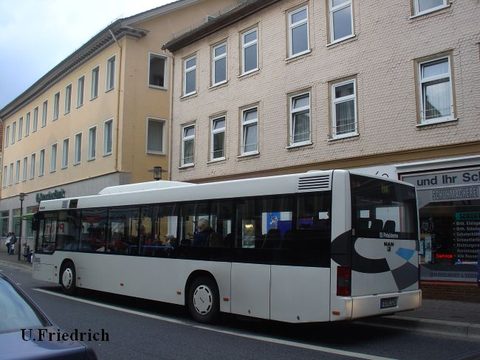 Gleicher Tag, Heckansicht. Die grafischen Elemente wurden später von der Motorhaube entfernt