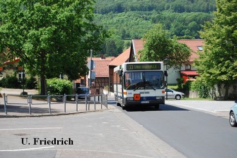 Im Mai 2011 sahen wir den Bus in Tann - hier in Anfahrt auf den Busbahnhof an der Rhönhalle