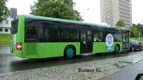 Im Regen unterwegs in der Petersberger Straße, Juni 2012, eine Aufnahme von Rainer