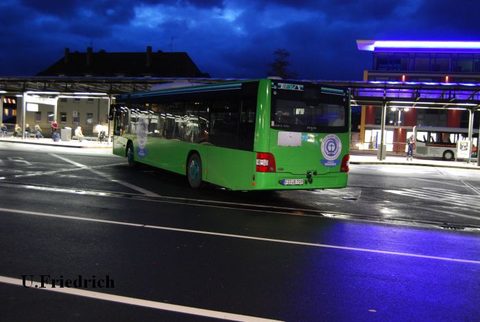 Der Wagen ist einer von Dreien mit Anhängerkupplung. Hier Mitte Dezember 2011 am ZOB