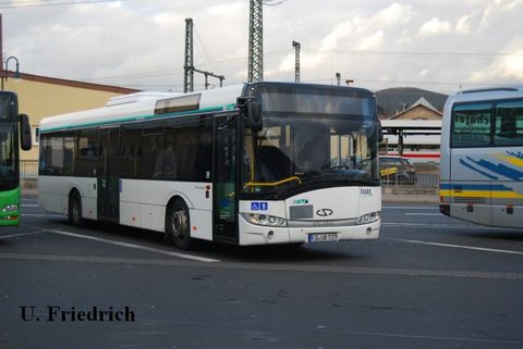 Im Gegensatz zu den Neufahrzeugen besitzt dieser Bus vorne eine einfache Tür